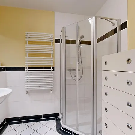 Strandnahe Fewos Mit 2 Schlafzimmern Und Balkon, Residenz Prorer Wiek, Appartement Binz