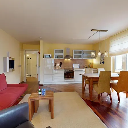 Strandnahe Fewos Mit 2 Schlafzimmern Und Balkon, Residenz Prorer Wiek, アパート