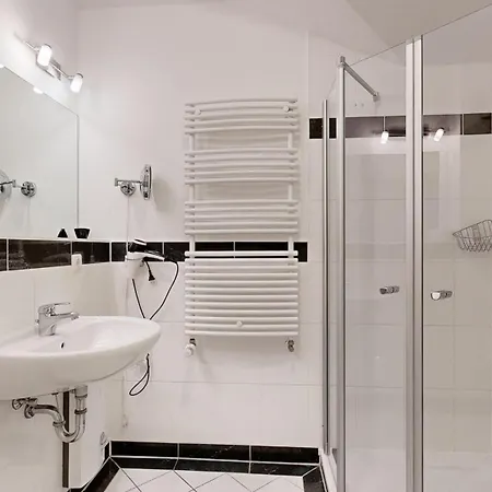 Strandnahe Fewos Mit 2 Schlafzimmern Und Balkon, Residenz Prorer Wiek, Appartement Binz