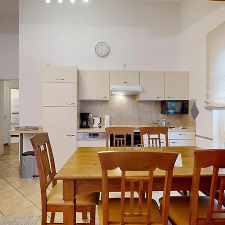 Strandnahe Fewos Mit 2 Schlafzimmern Und Balkon, Residenz Prorer Wiek, 宾茨